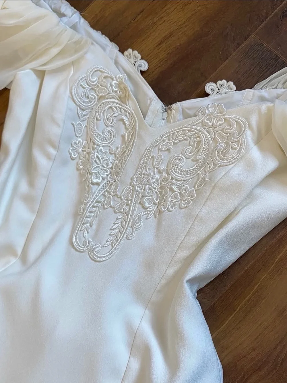 Vintage Off-Shoulder Ivory Bridal Gown with Draped Bow Back - Picture 2 of 16